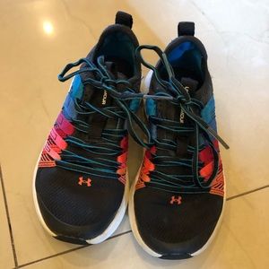 Toddler girls Under Armour black sneakers